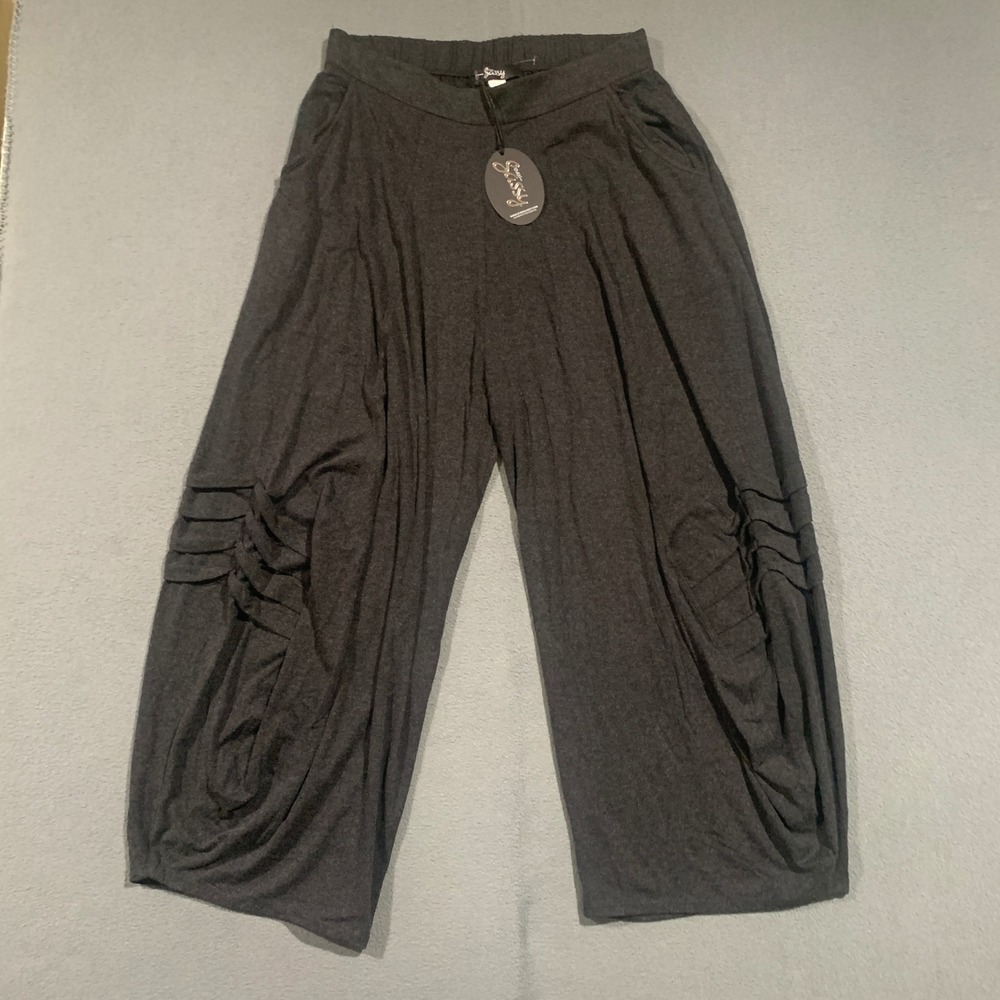 Ever Sassy‎ Charcoal Gray Cropped Barrel Pants Womens Medium NWT Lagenlook